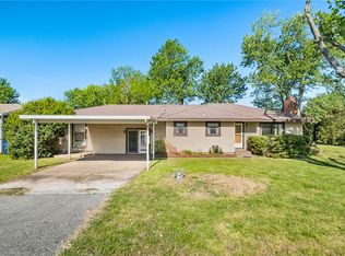 2204 S Lincoln St, Siloam Springs, AR 72761