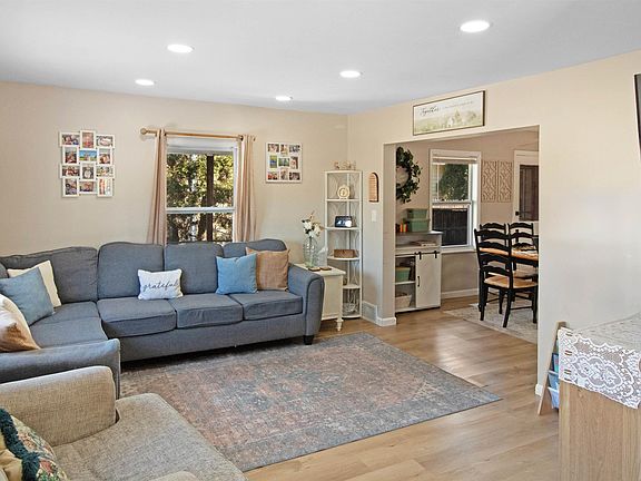 2nd image of 34720 Maple St