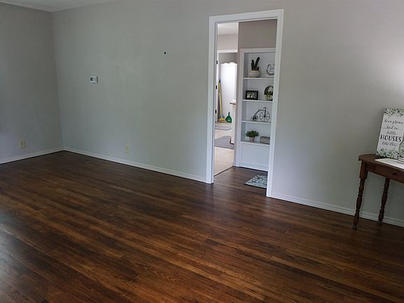 2nd image of 807 E Jackson St
