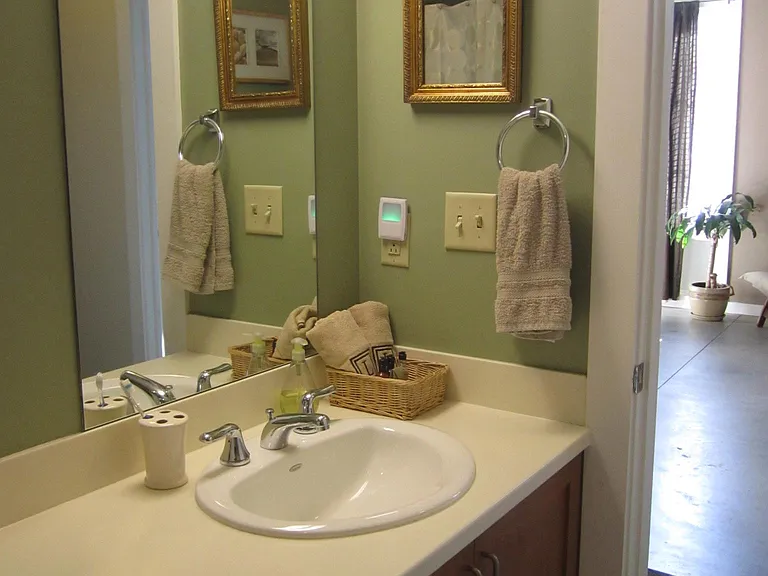 2nd Bathroom
