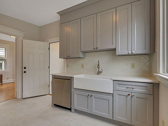 4th image of 158 Claremont Ave