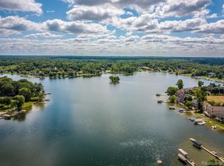 3370 Buss Dr, Commerce Township, MI 48390