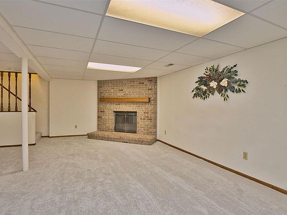 4th image of 2030 Loveland Dr