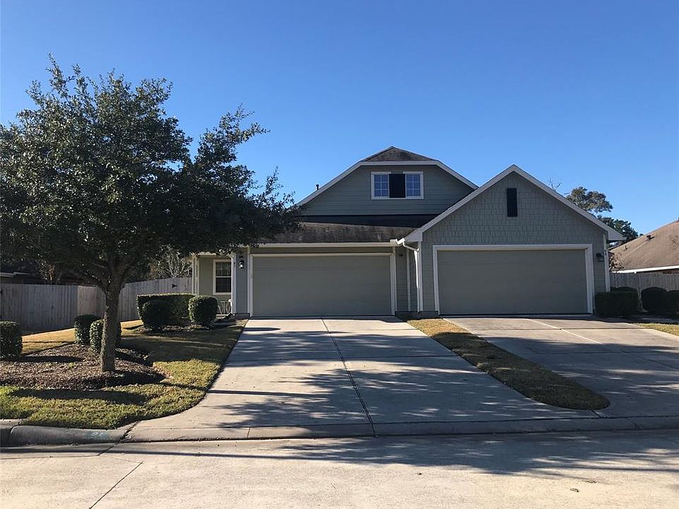 91 E Kentwick is a 1597 sq ft, 2 bedroom, 2 full bath, 2 car garage townhome shown here on the left. Each townhome has a long double driveway providing ample parking space for your visitors.