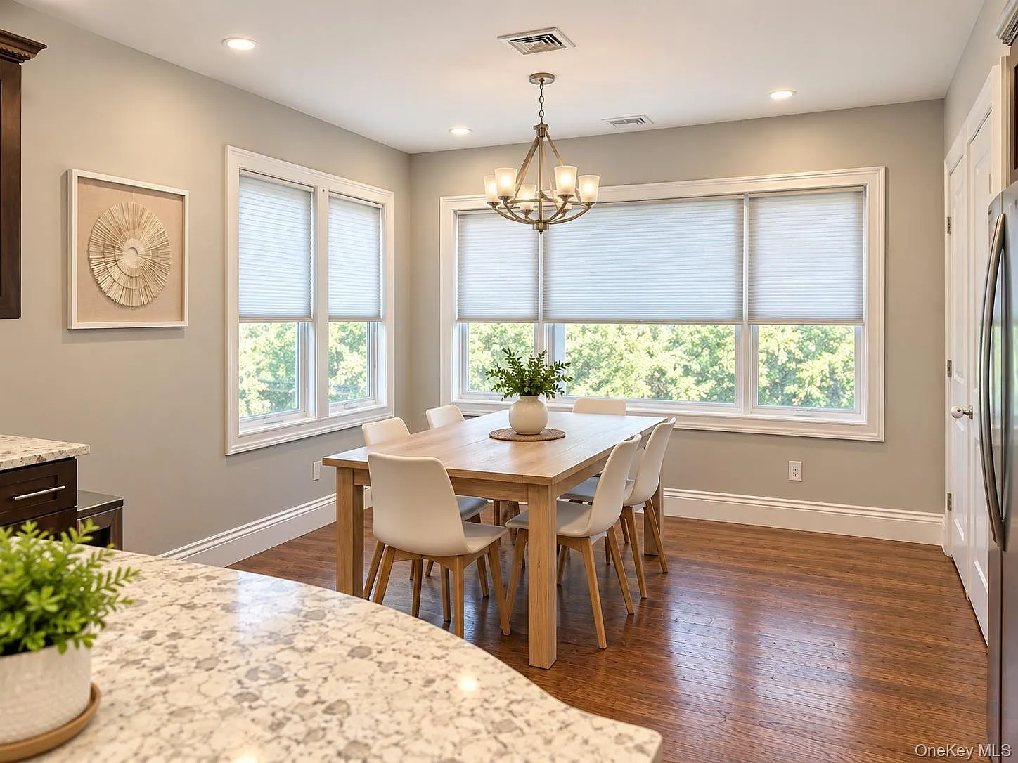 3 bed, 2.0 bath, 1600 sqft, $4,300 — Photo 4