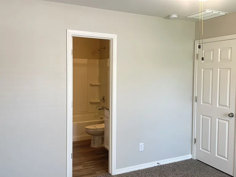 194 E Watson Pl — Photo 15