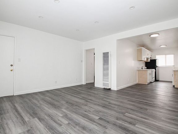 2nd image of 943 Myrtle Ave APT 9