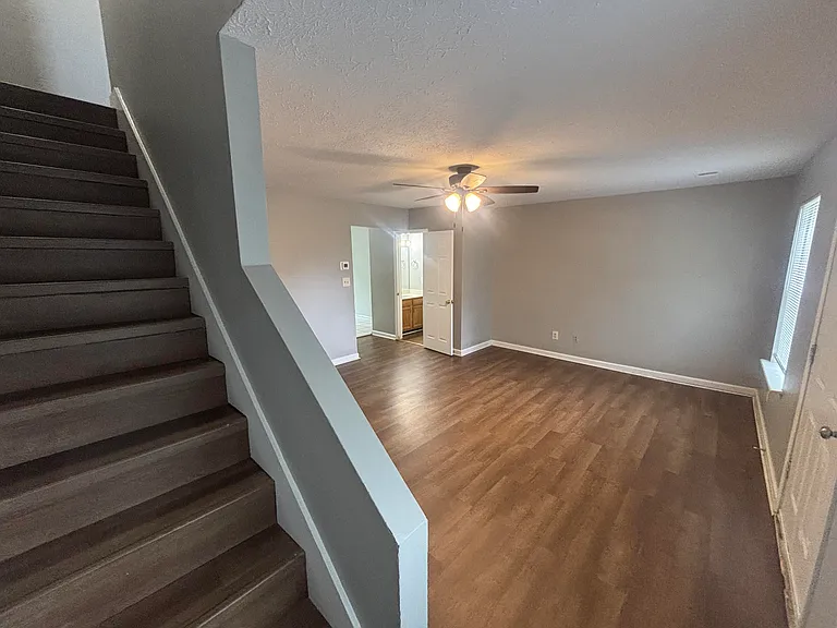 210 Maple Leaf Ln — Photo 2