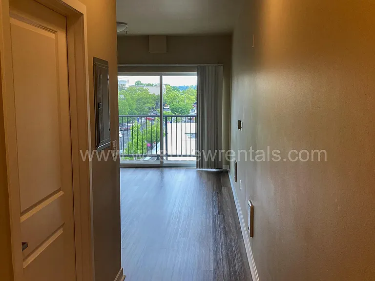 200 E Maple St — Photo 143