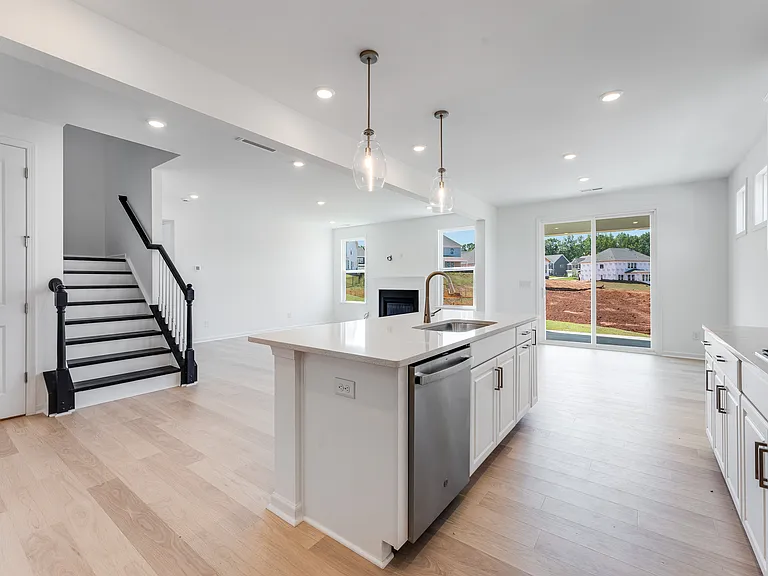 136 Glenn Dr — Photo 15