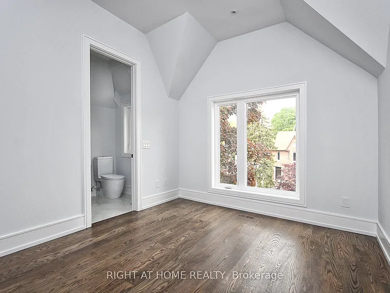 177 Ranleigh Ave — Photo 16