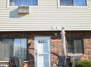 9072 Archer Ave APT E, Willow Springs, IL 60480