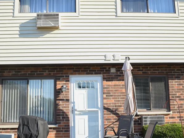 9072 Archer Ave APT E, Willow Springs, IL 60480