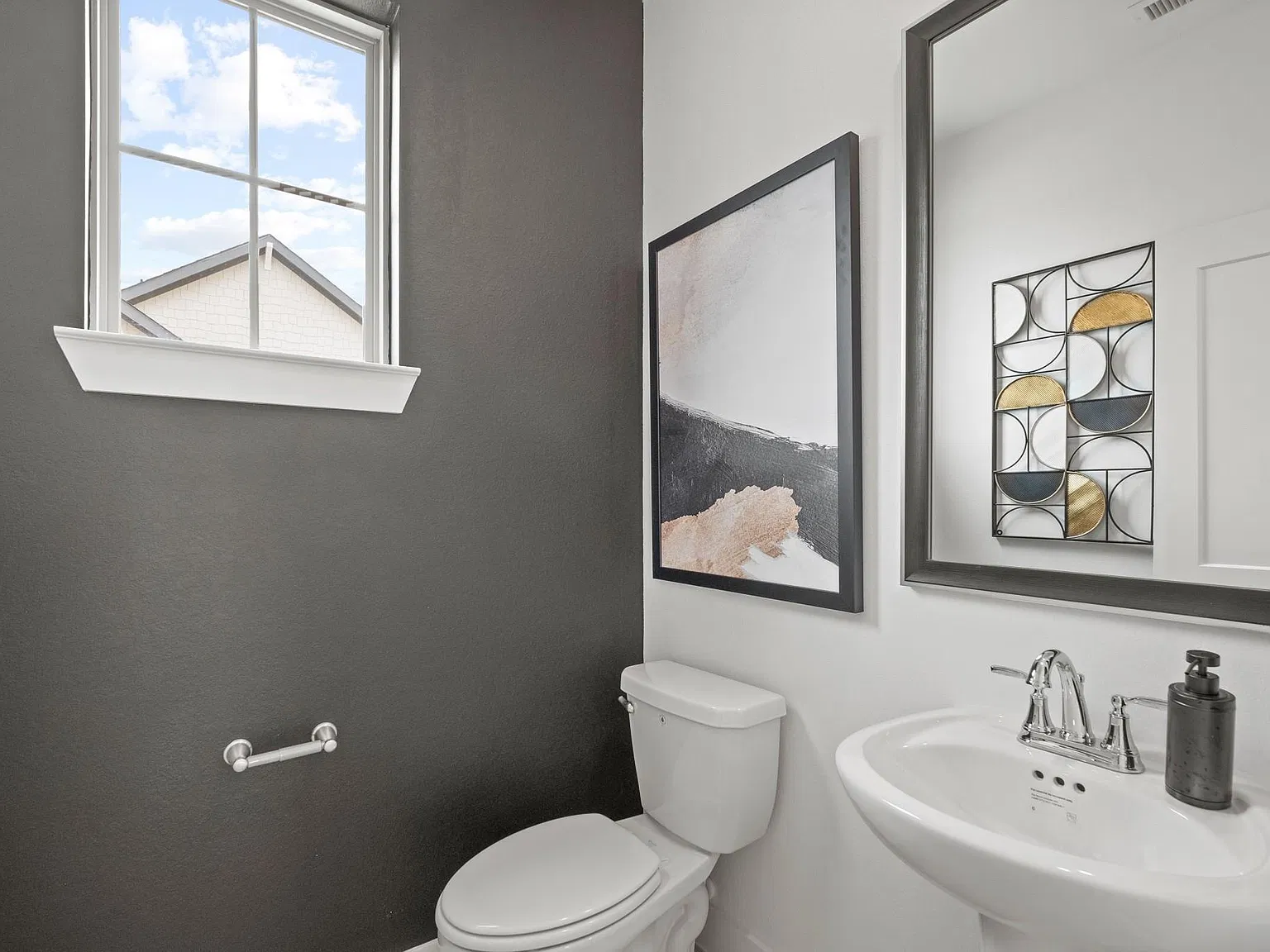 3 bed, 3.5 bath, 2385 sqft, $3,500 — Photo 4