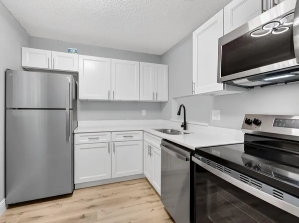 5430 Las Verdes Circle, Delray Beach, FL 33484