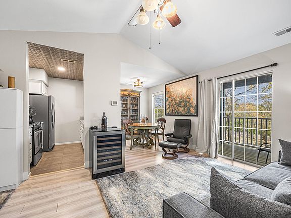 4th image of 7 Waterview Dr Unit 7
