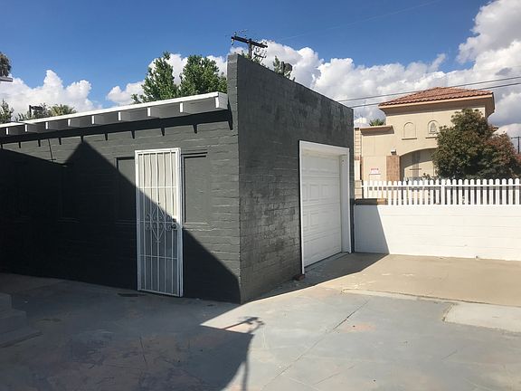 Detached Garage
