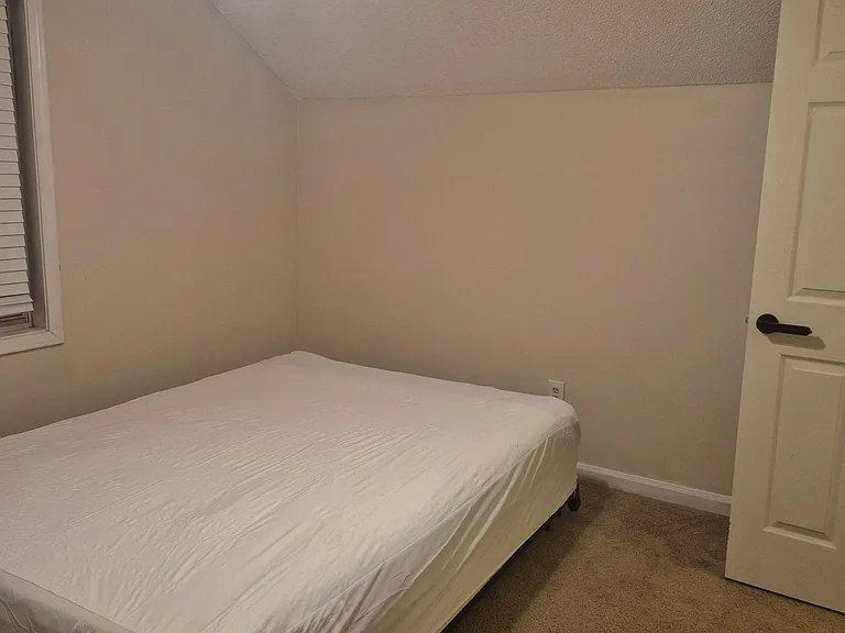 Racquet Club Cir NW — Photo 2