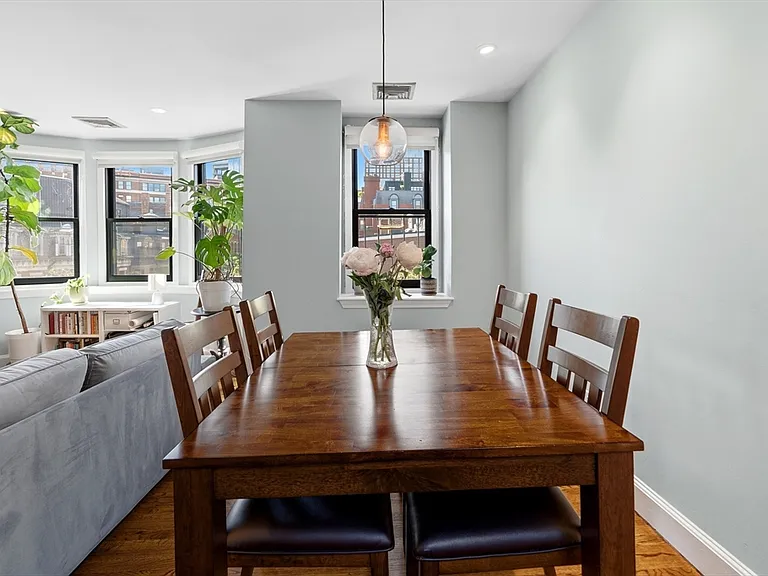 98 Chandler St #4 — Photo 8