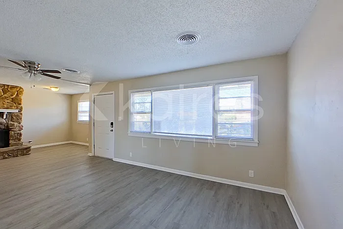 1509 Bell St — Photo 3