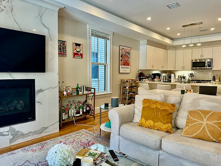 470 Green St #2 — Photo 12