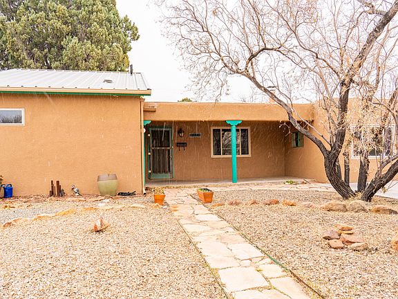 4th image of 3028 Delano Pl NE
