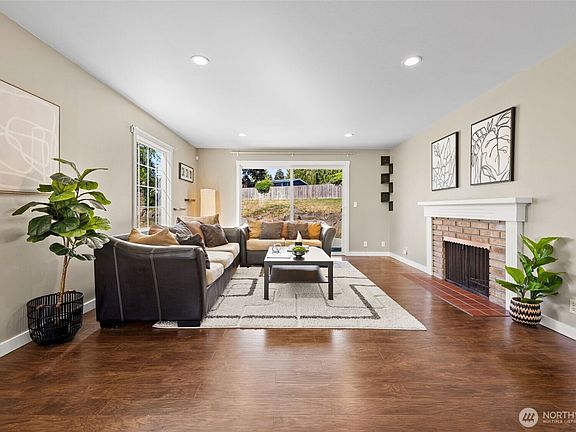 4th image of 21020 98th Avenue S