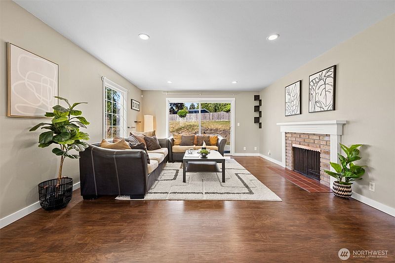 4th image of 21020 98th Avenue S