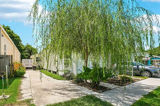 1611 Hollygrove St — Photo 2
