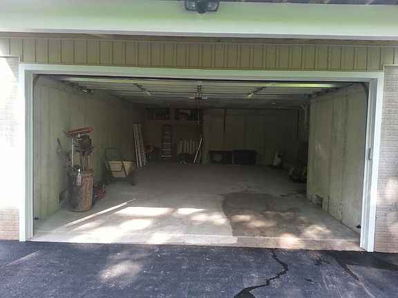 Huge 4+ Car Garage