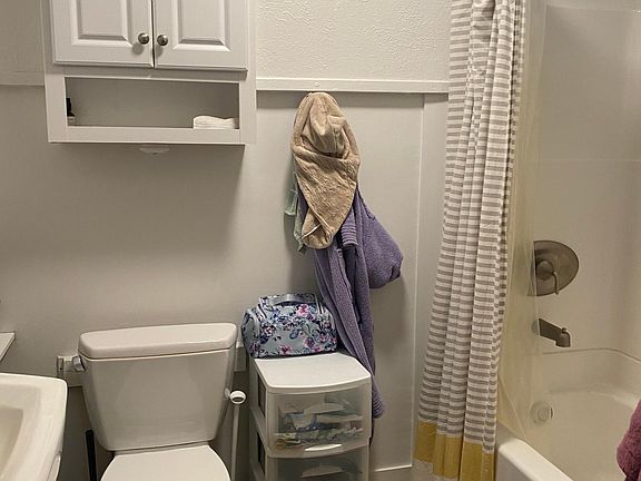 4th image of 245 E Alder St #1
