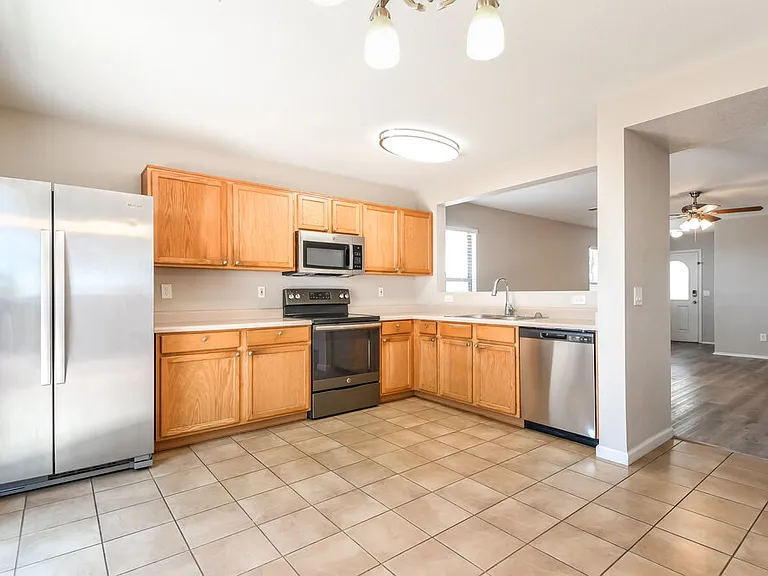 1006 S Clancy Cir — Photo 9