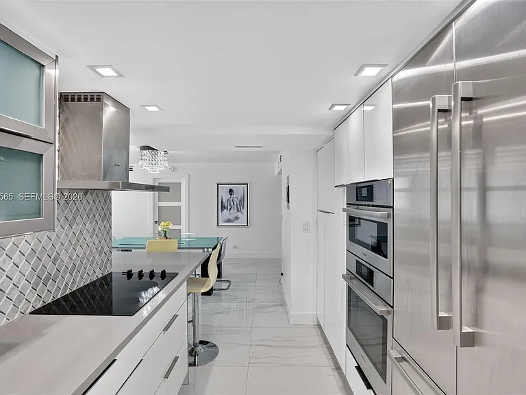 6039 Collins Ave #1624 — Photo 5