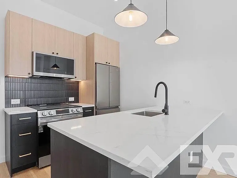 11-14 35th Ave #522 — Photo 10