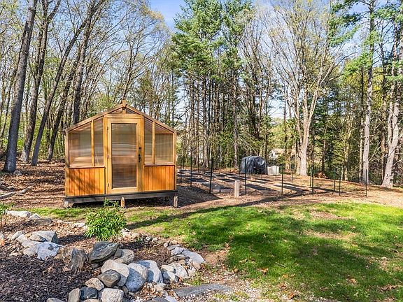 5th image of 50 Evergreen Ln