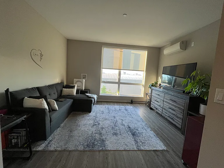 Makati Cir — Photo 16