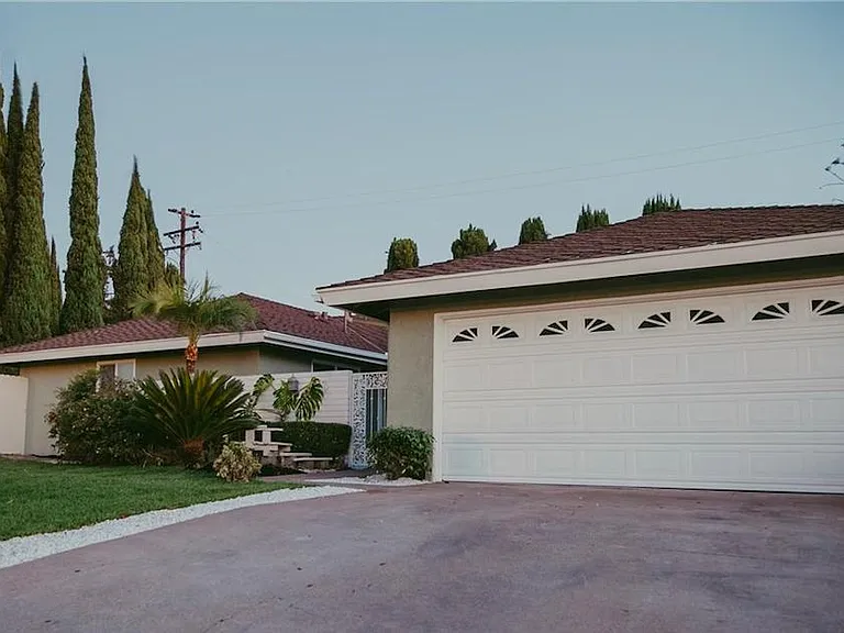1710 Rolling Hills Dr — Photo 2