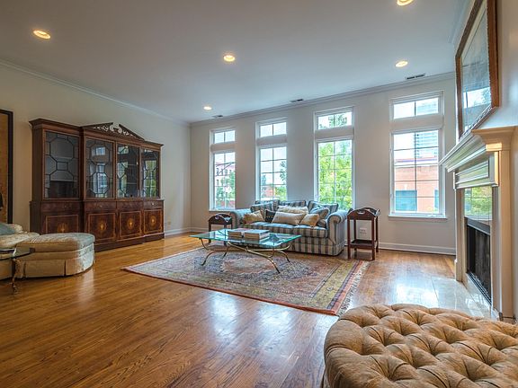 4th image of 361 W Superior St #10B