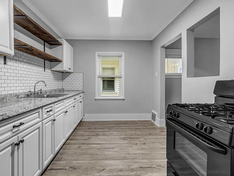 1701 Seneca St #1 — Photo 4