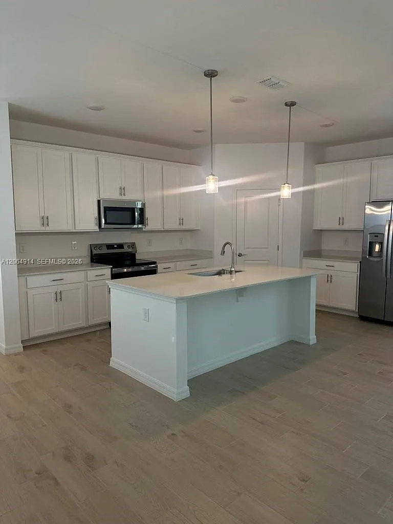 4 bed, 3.0 bath, $2,700 — Photo 4