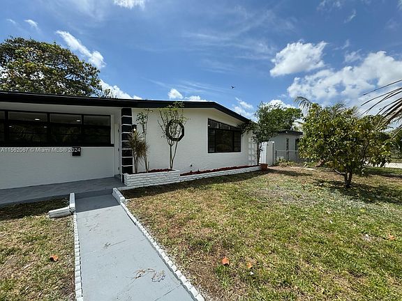 3rd image of 810 NW 170th Ter