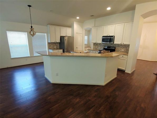 3122 Crescent Oaks Park Ln