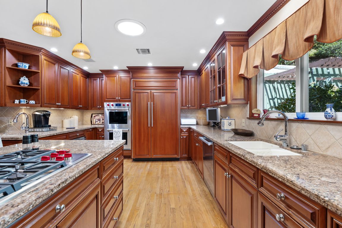 3456 Laurelvale Dr, Studio City, CA 91604 | MLS #SR26044068 | Zillow