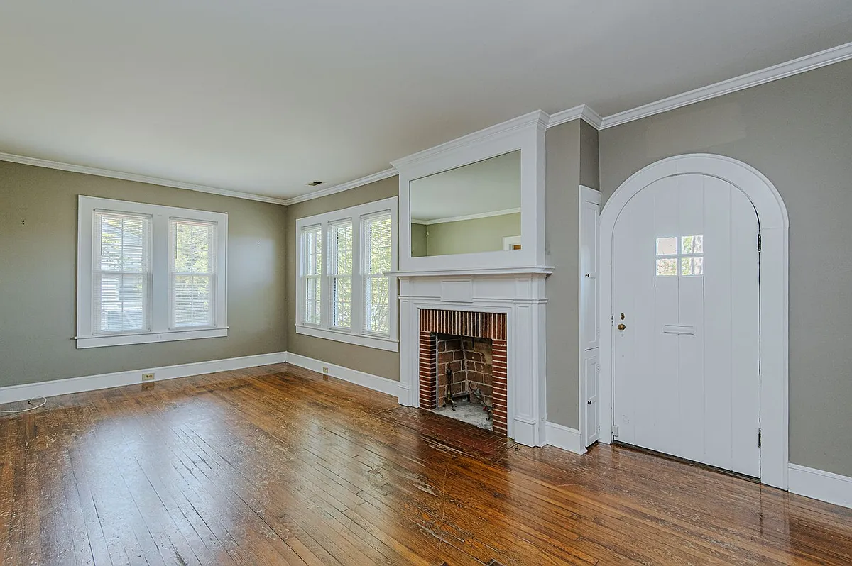 Building Photo - 404 W Willowbrook Dr