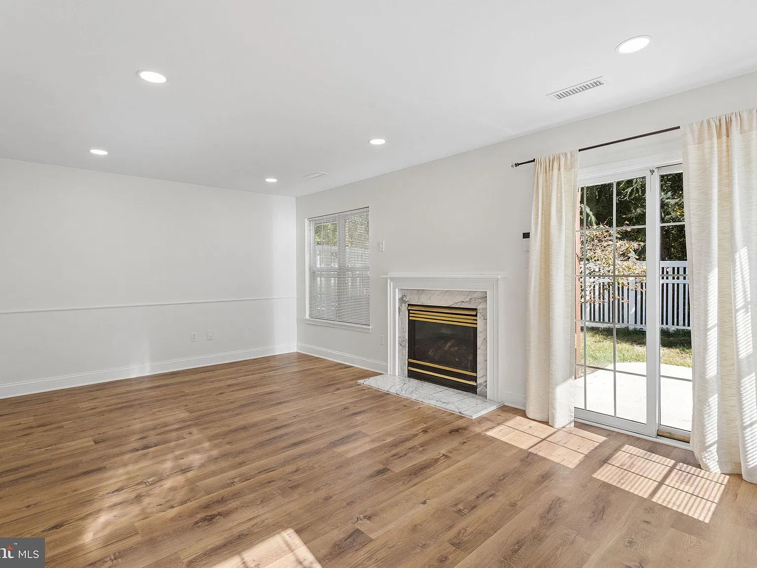 3 bed, 4.0 bath, 1924 sqft, $3,600 — Photo 3