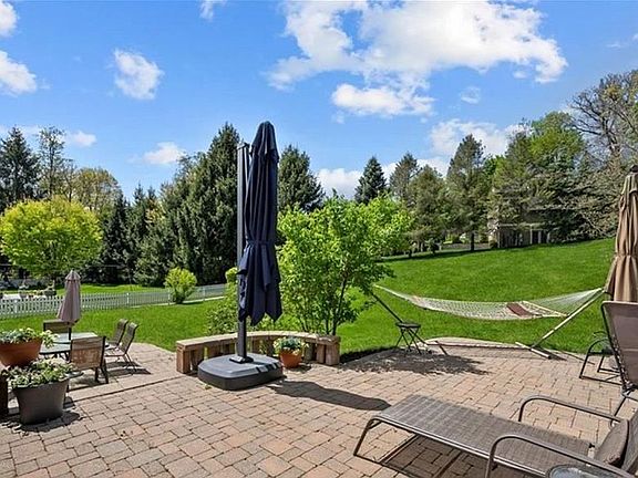 4th image of 18 Manor Way