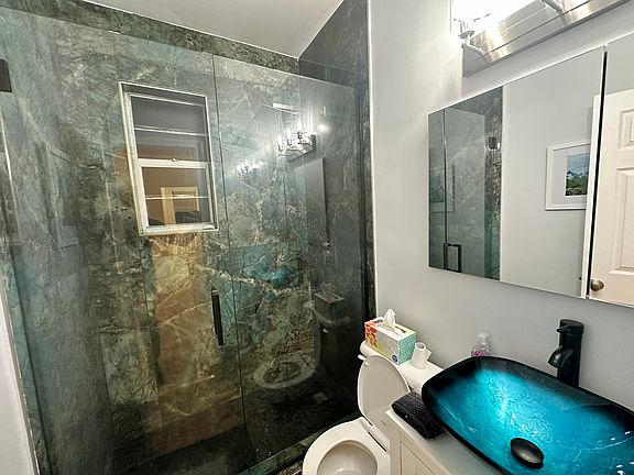 5th image of 822 Lenox Ave APT 3