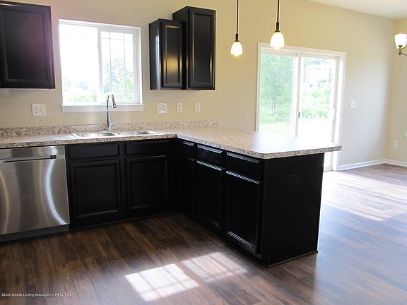 5th image of 712 Oakwood Dr