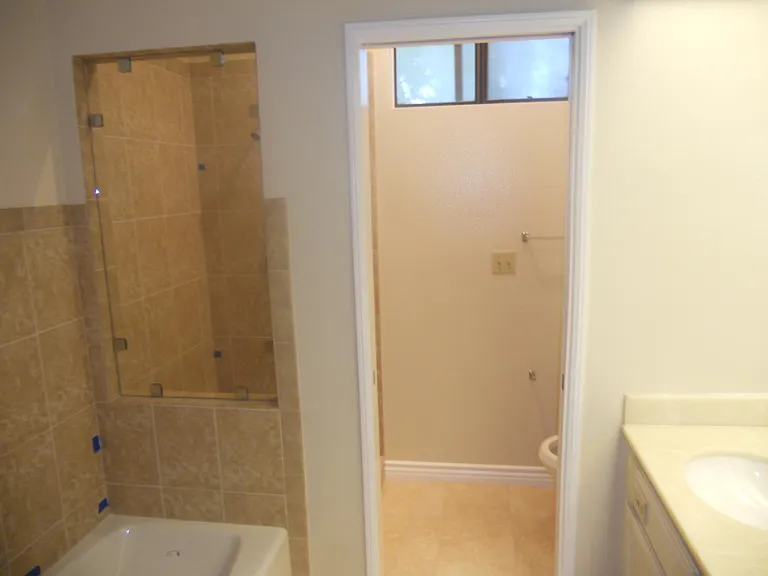 Full shower and bath tub