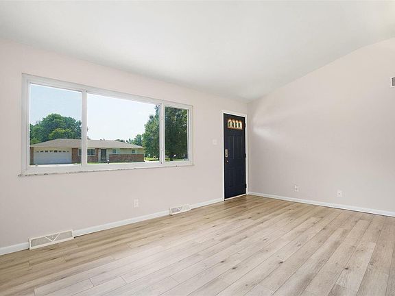 5th image of 11875 Cynthia Dr